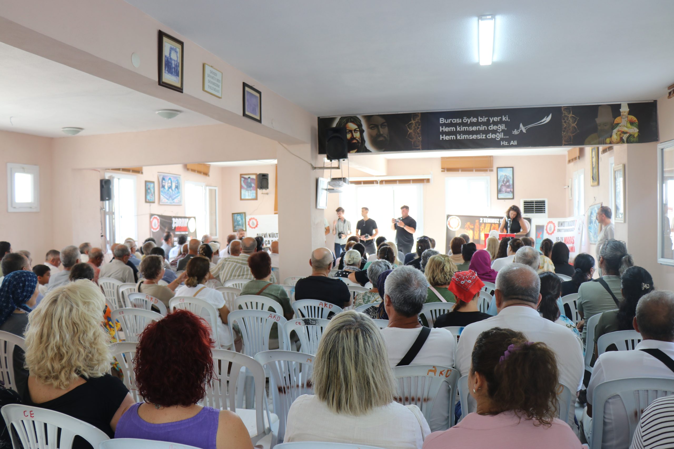AKD Foça Bağarası Cemevi’nde Aşure lokması: Barışa vesile olsun – VİDEO