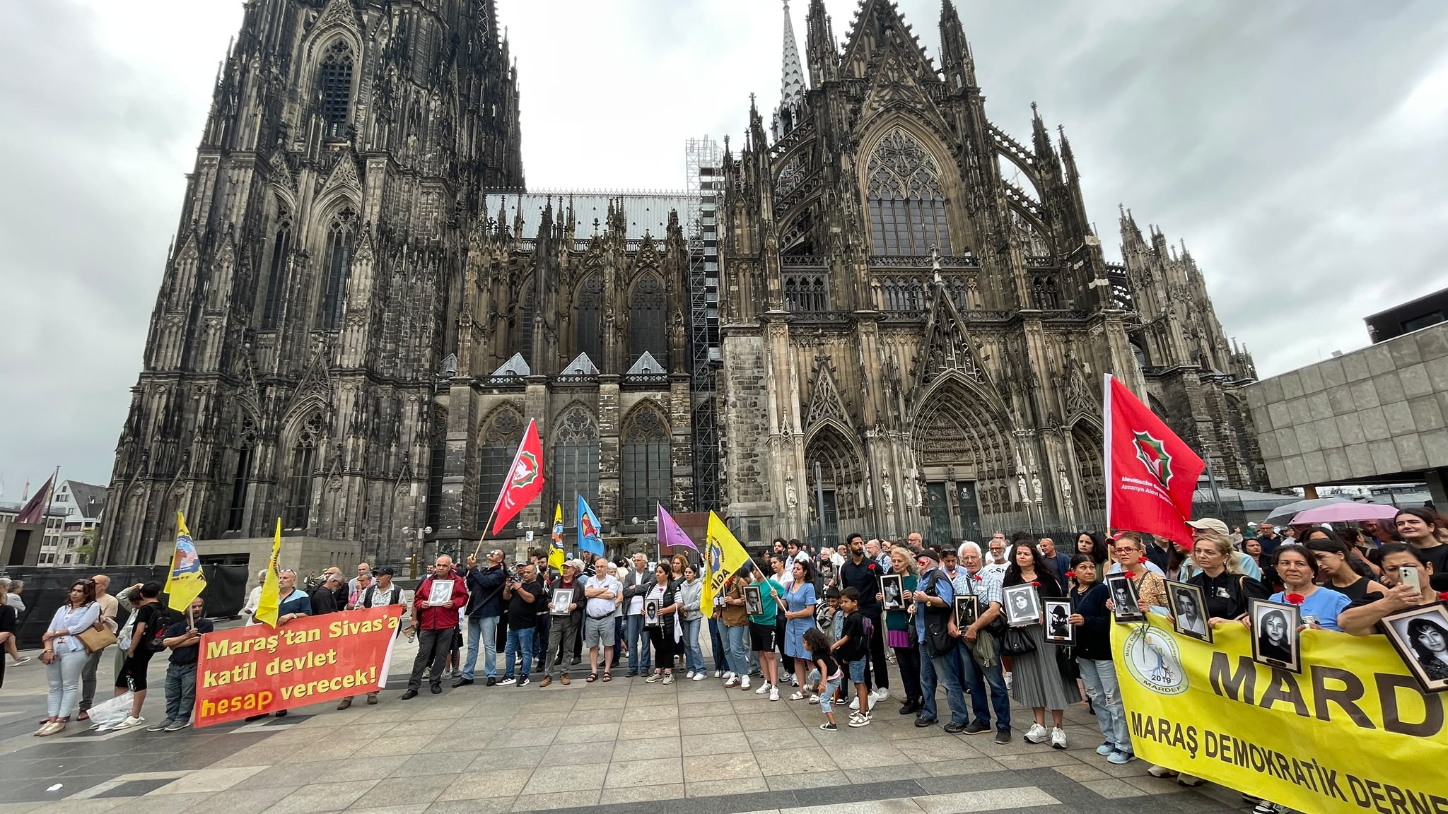Sivas Madımak Katliamı’nın 33. yılında Köln’de hafıza, adalet ve yüzleşme çağrısı- VİDEO